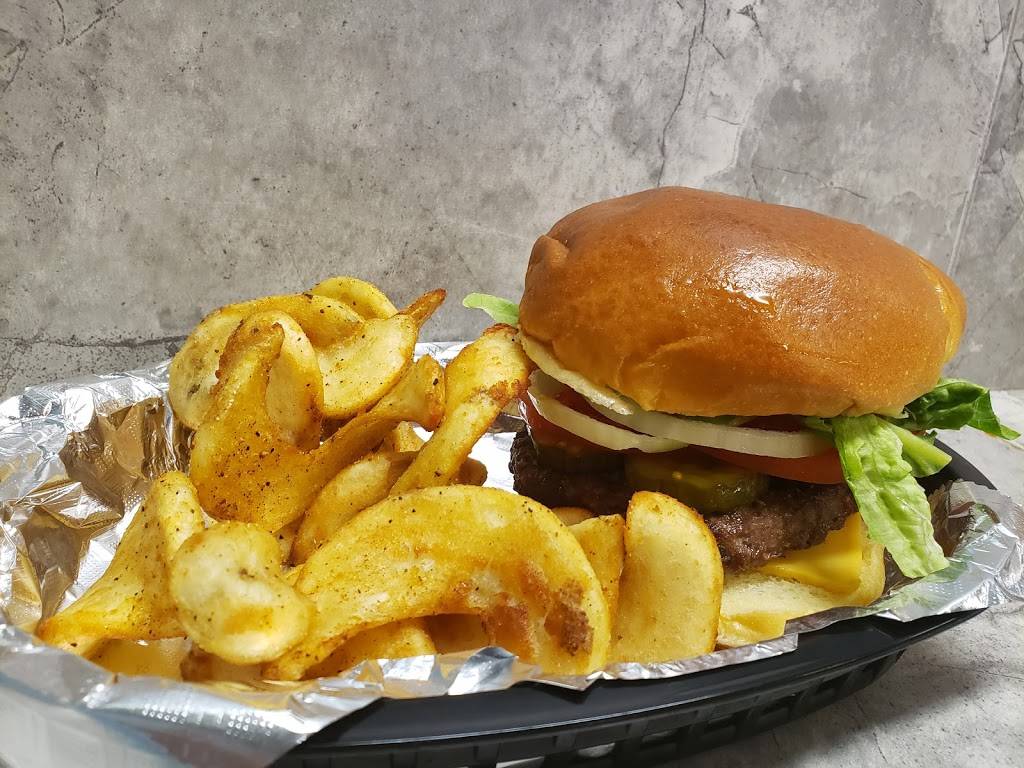 Hatter Sports Lounge | restaurant | 842 E New York Ave, DeLand, FL 32724, USA | 3863377756 OR +1 386-337-7756