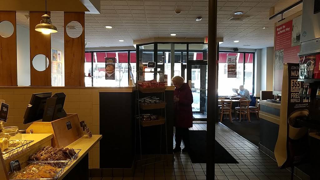 Brueggers Bagels | bakery | 41 Leonard St, Belmont, MA 02478, USA | 6174844655 OR +1 617-484-4655