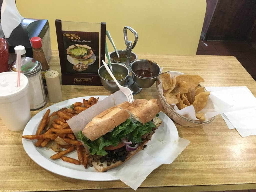 El Pollo Cris Cris | restaurant | 2462 S Blue Island Ave, Chicago, IL 60608, USA | 7735234060 OR +1 773-523-4060