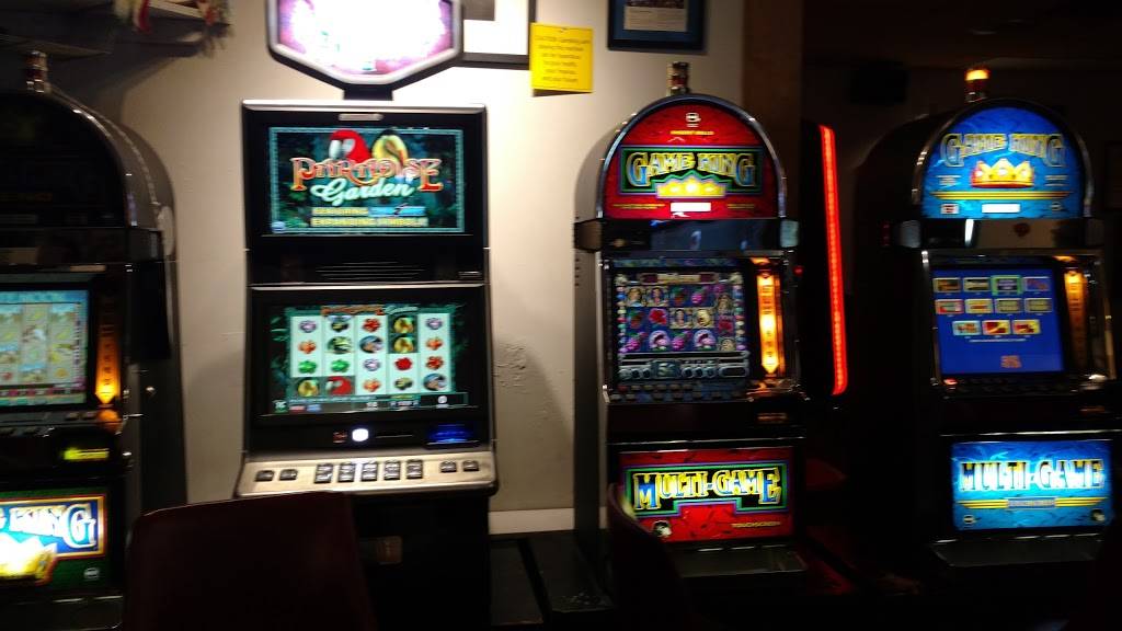 The Red Carpet Lounge | night club | 308 Elizabeth St, Charleston, WV 25311, USA | 3043429977 OR +1 304-342-9977