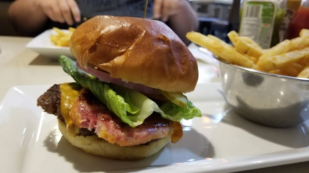 Element Lounge and Restaurant | restaurant | 50 Norfinch Dr, North York, ON M3N 1X1, Canada | 4166639502 OR +1 416-663-9502