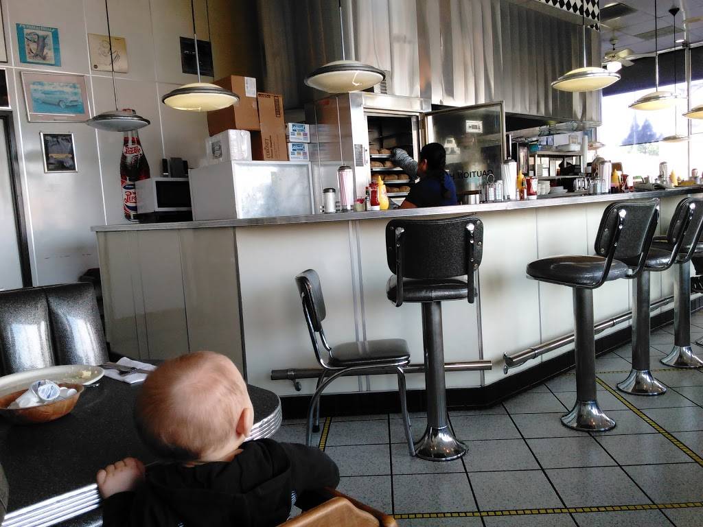 Chubbys Diner | restaurant | 427 Roseville Square, Roseville, CA 95678, USA | 9167735622 OR +1 916-773-5622