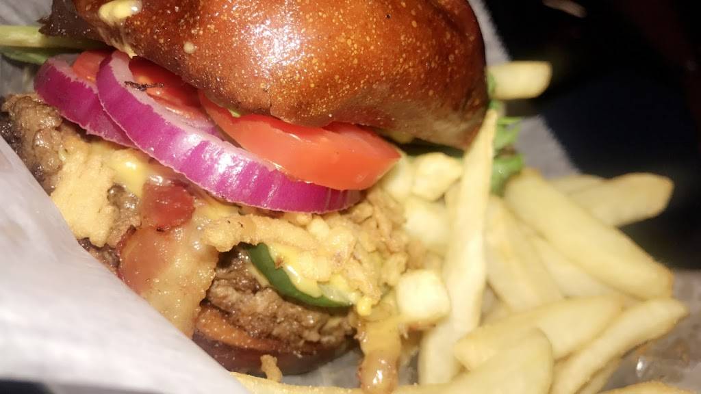 Suzis Bar & Grill | restaurant | 26800 Pontiac Trail, South Lyon, MI 48178, USA | 2482646786 OR +1 248-264-6786