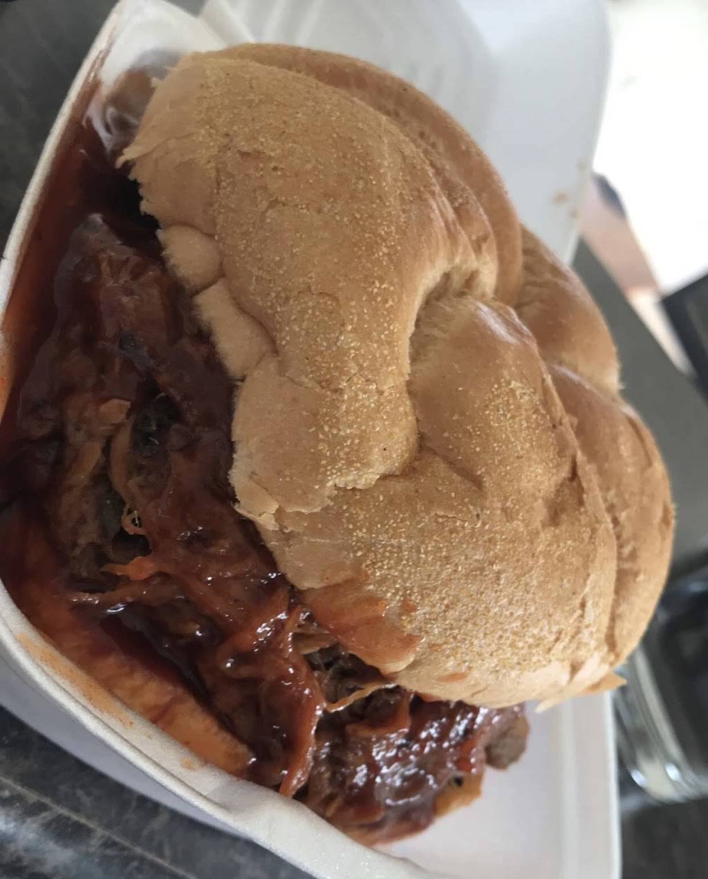 Smokes Smokehouse | restaurant | 2615 Pulaski Hwy, Newark, DE 19702, USA | 3025637665 OR +1 302-563-7665