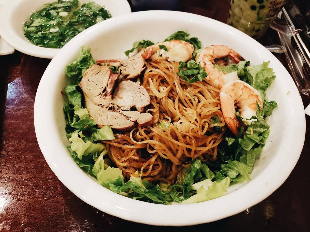 Pho Loan | restaurant | 1114 W Argyle St, Chicago, IL 60640, USA | 7733344500 OR +1 773-334-4500