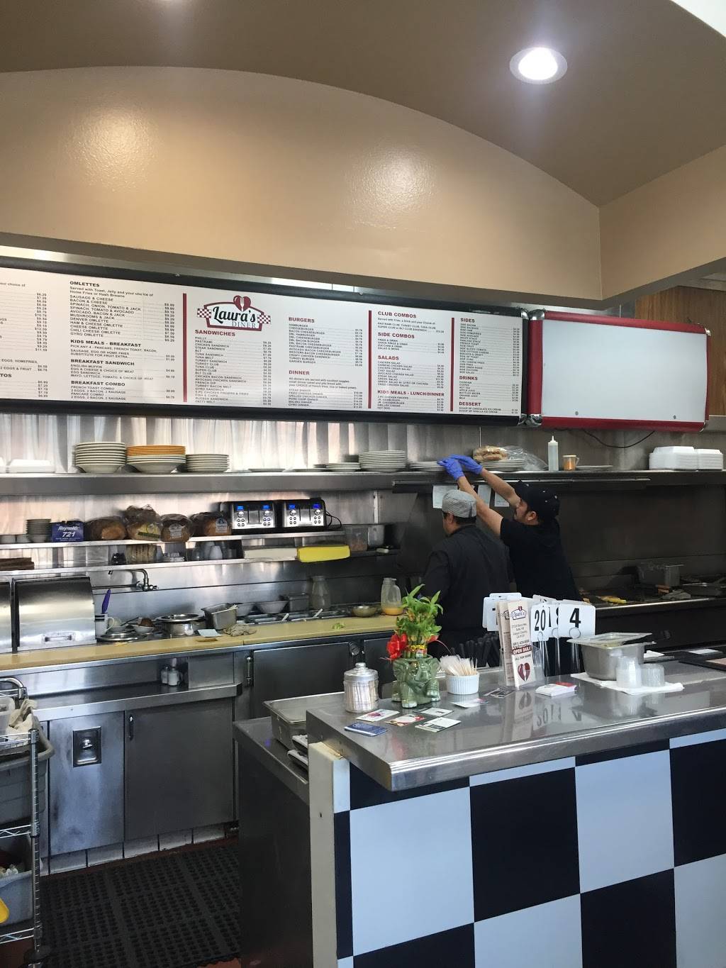 Lauras Diner | restaurant | 27125 Sierra Hwy, Santa Clarita, CA 91351, USA | 6614308080 OR +1 661-430-8080