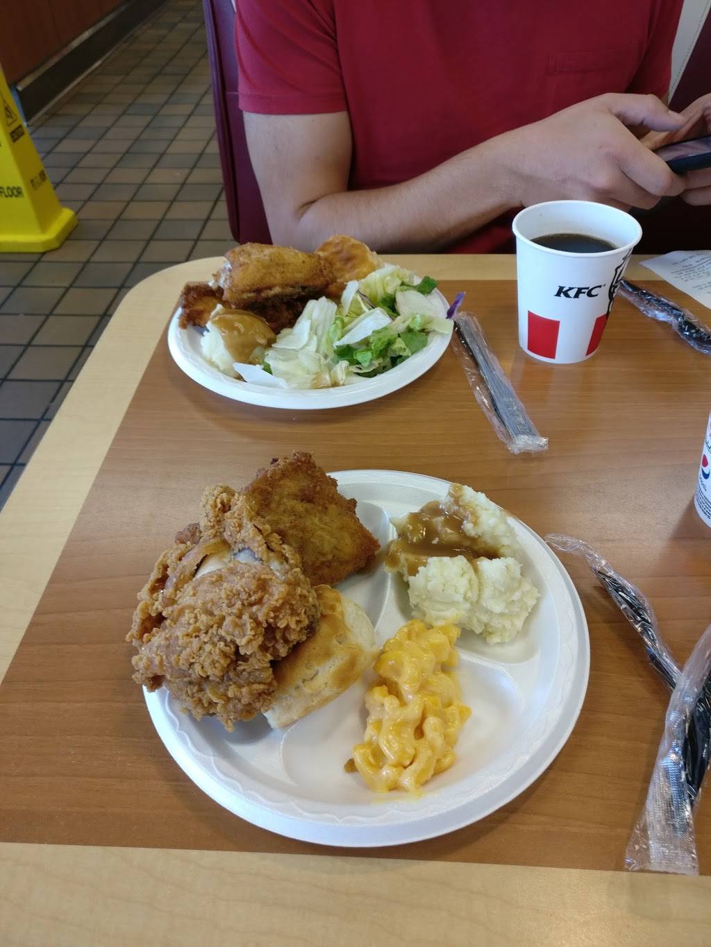 KFC | restaurant | 2087 E Snelling Dr, Roseville, MN 55113, USA | 6516318133 OR +1 651-631-8133