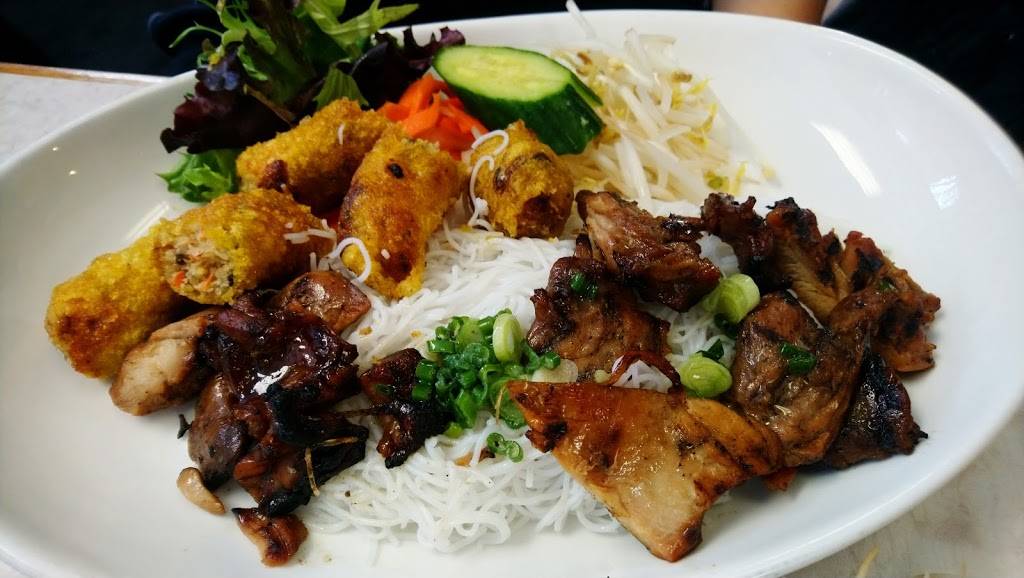 Phoenix Restaurant | restaurant | 1151 College St, Toronto, ON M6H 3K5, Canada | 4165386891 OR +1 416-538-6891