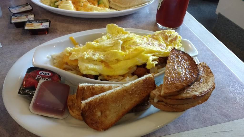 Stacy Lees Family Restaurant | restaurant | 4 McLaughlin Rd S, Brampton, ON L6Y 3B2, Canada | 9054594807 OR +1 905-459-4807