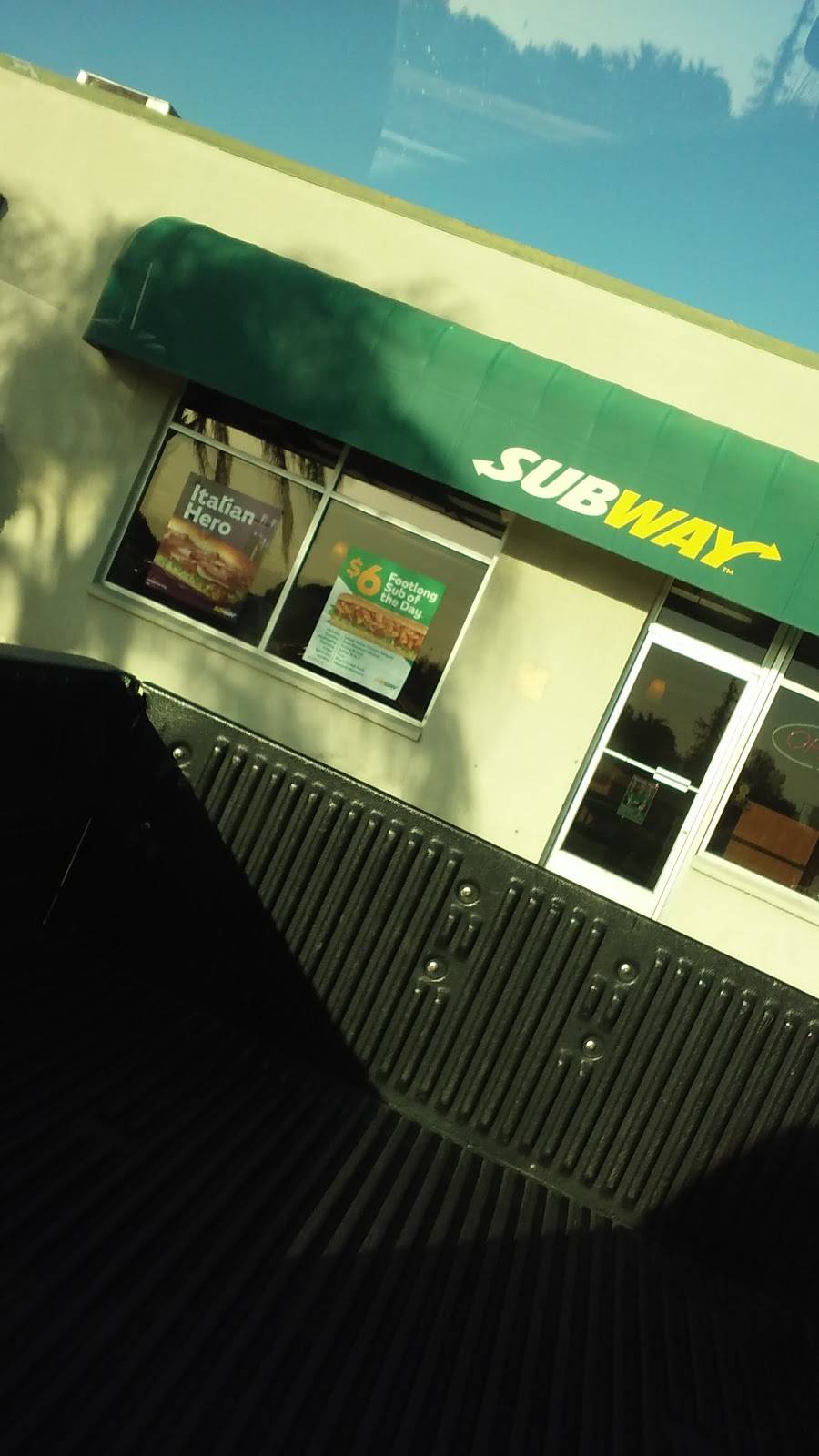 Subway | restaurant | 302 N J St N, Tulare, CA 93274, USA | 5596885989 OR +1 559-688-5989