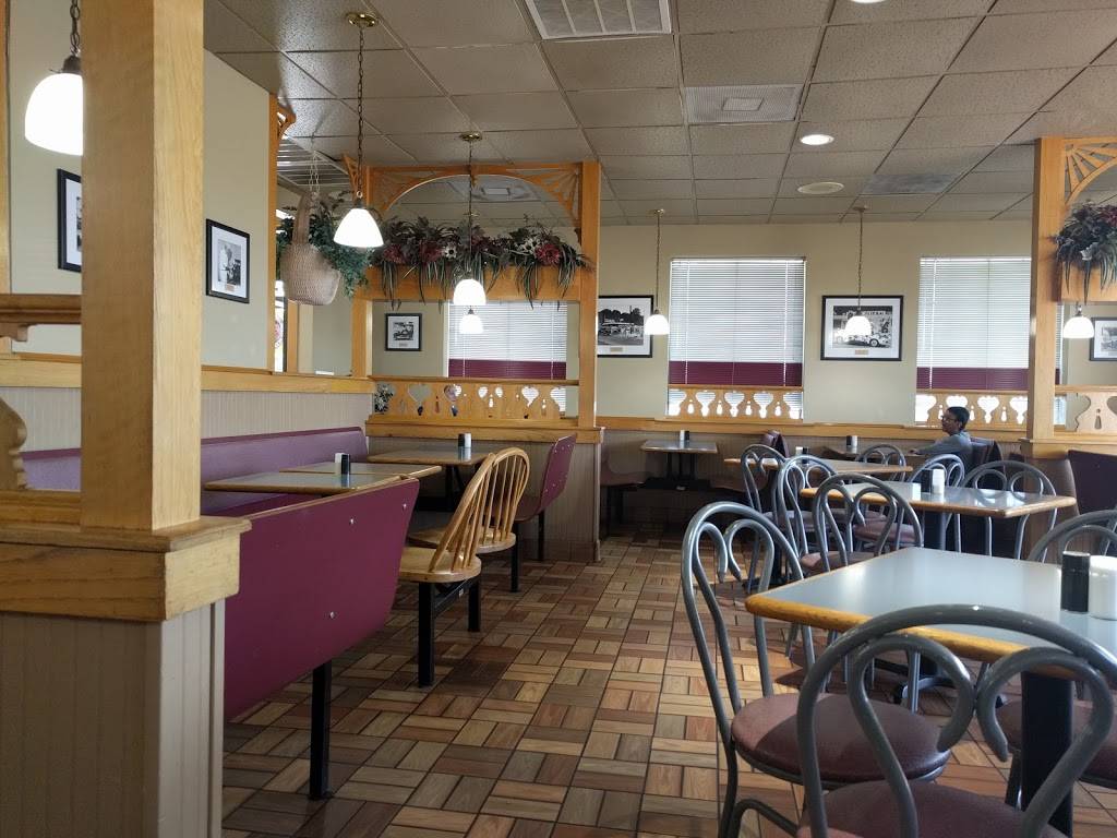 Dairy Queen Store | restaurant | 421 TX-16, Bandera, TX 78003, USA | 8307963595 OR +1 830-796-3595