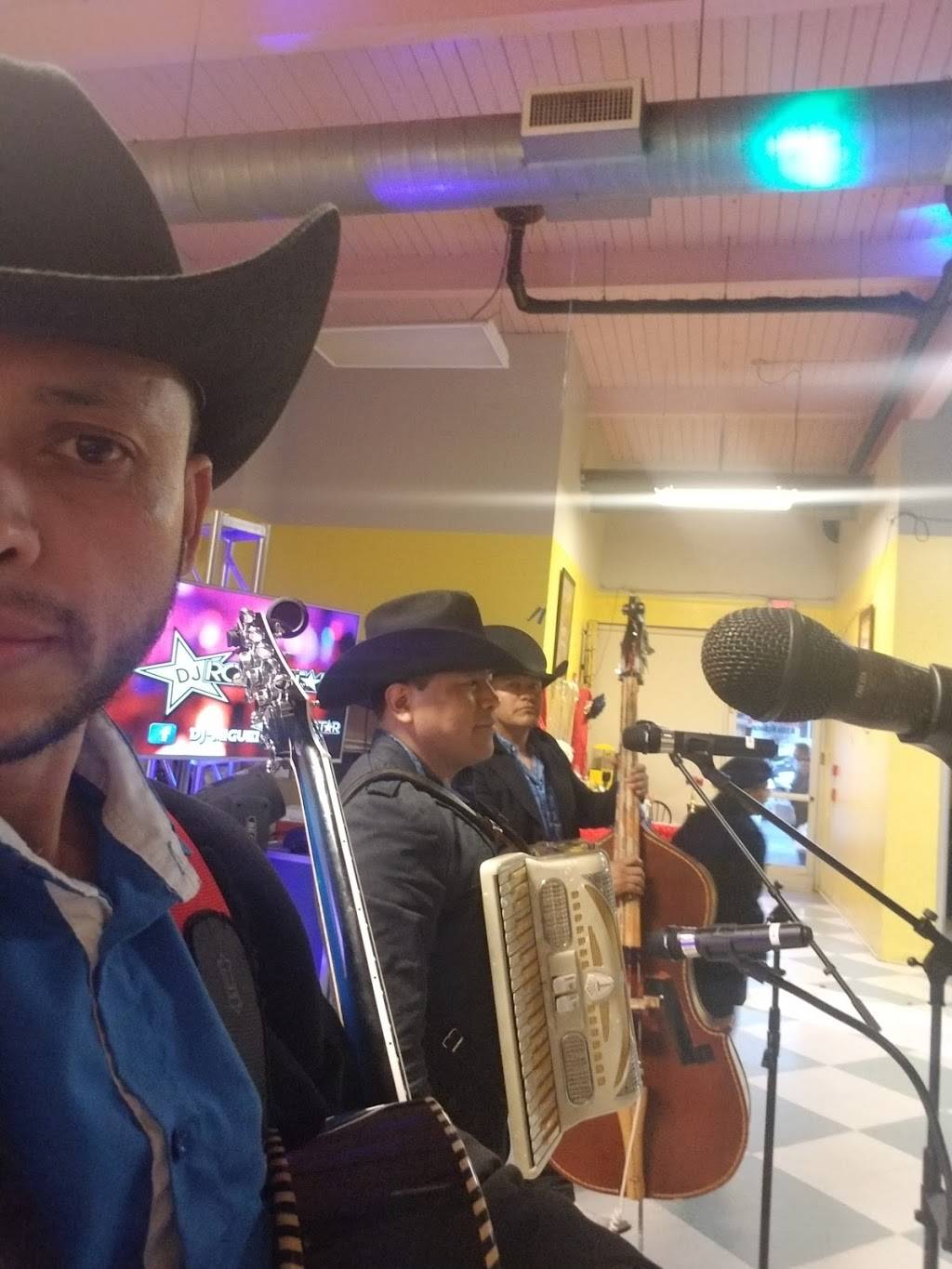 El Perico Y Taqueria Inc | restaurant | 12000 SW Allen Blvd, Beaverton, OR 97005, USA | 5036446270 OR +1 503-644-6270