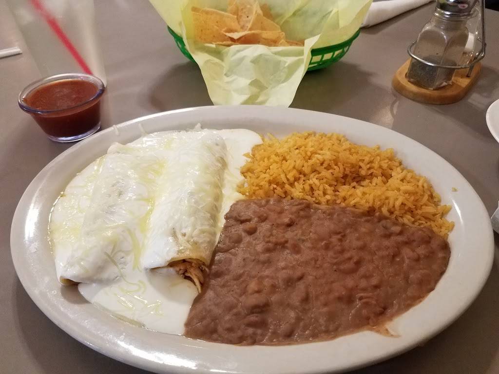 El Arbol | restaurant | 107 E Main St, Wolfe City, TX 75496, USA | 9034962323 OR +1 903-496-2323