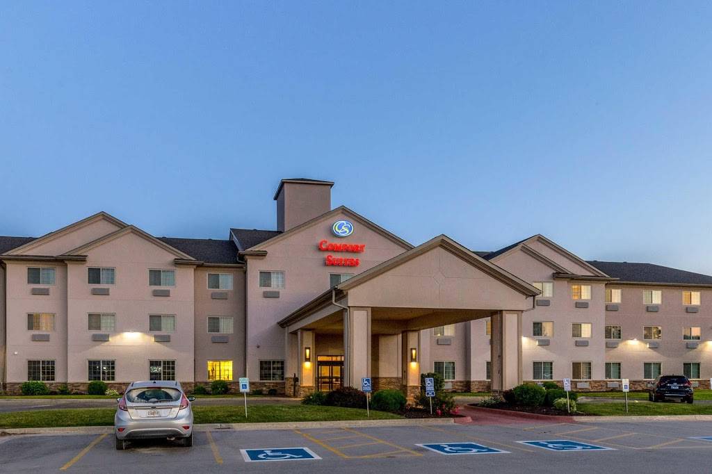 Comfort Suites | restaurant | 1780 Stonegate Center Dr, Burlington, IA 52601, USA | 3197531300 OR +1 319-753-1300