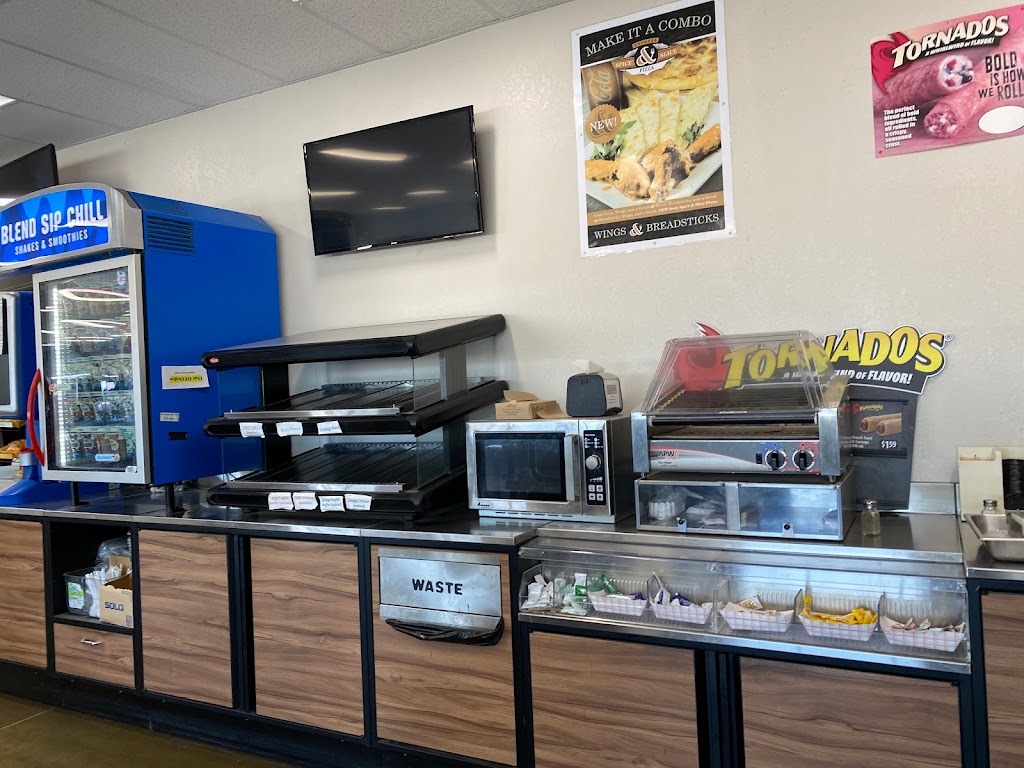 Hometown Gas and Grill | restaurant | 15001 US-287, Eads, CO 81036, USA | 7194382206 OR +1 719-438-2206