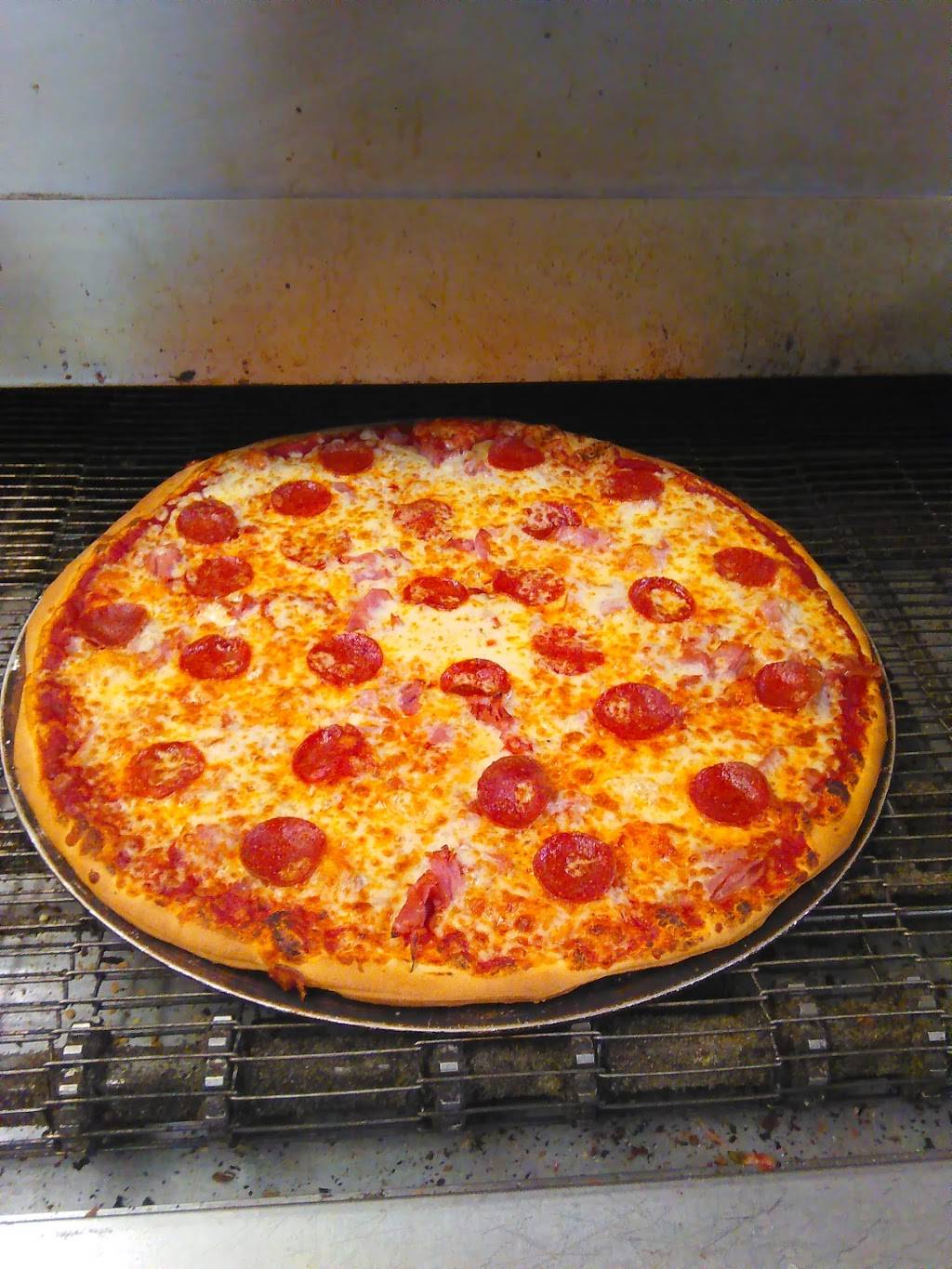 Brick Oven Pizza | restaurant | 420 E 6th St, Huntingburg, IN 47542, USA | 8126832674 OR +1 812-683-2674