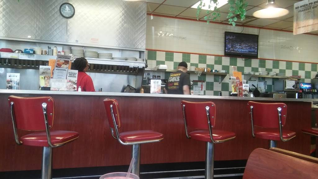 Huddle House | meal takeaway | 308 Skywatch Dr, Danville, KY 40422, USA | 8592399391 OR +1 859-239-9391