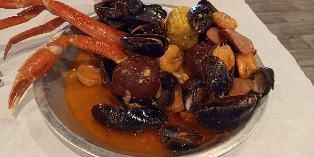 Fiery Crab Juicy Seafood | restaurant | 200 Graces Way, Columbia, SC 29229, USA | 8039396616 OR +1 803-939-6616