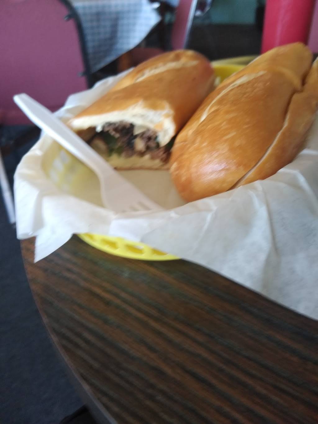 Burger In Paradise | restaurant | 6551 E 71st St, Tulsa, OK 74133, USA | 9184922287 OR +1 918-492-2287