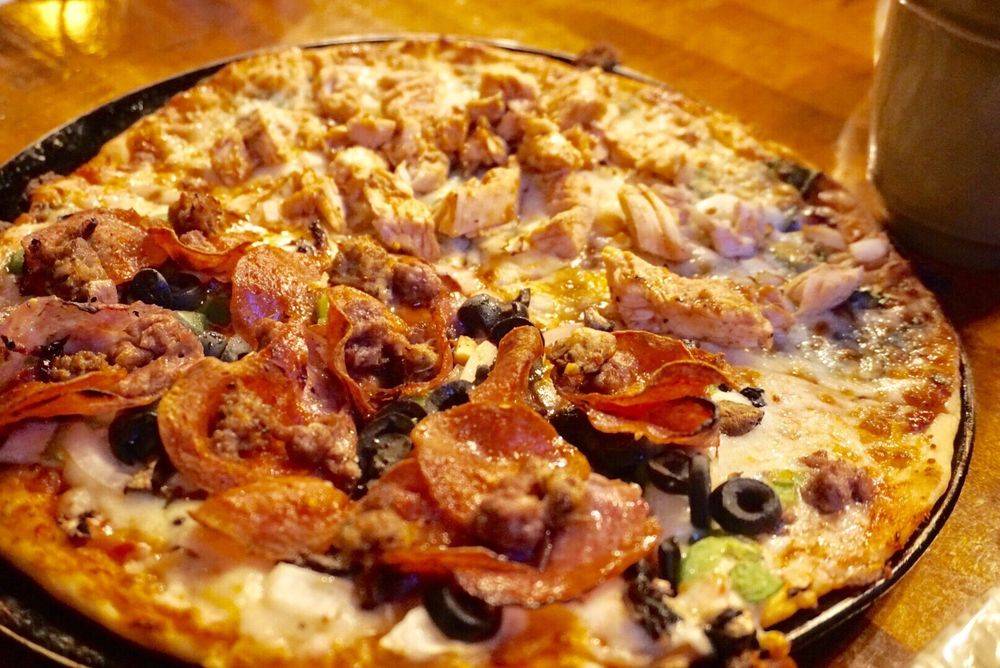 Borrello’s Pizza And Pastaria | restaurant | 3807 Santa Claus Ln, Carpinteria, CA 93013, USA | 8056842209 OR +1 805-684-2209