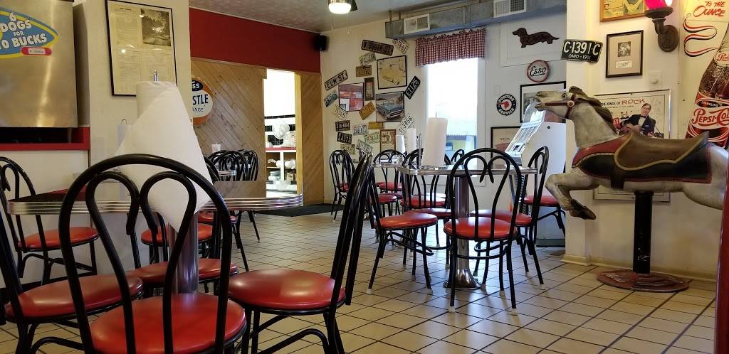 T & L Hot Dogs | restaurant | 402 E Main St, Bridgeport, WV 26330, USA | 3048424161 OR +1 304-842-4161