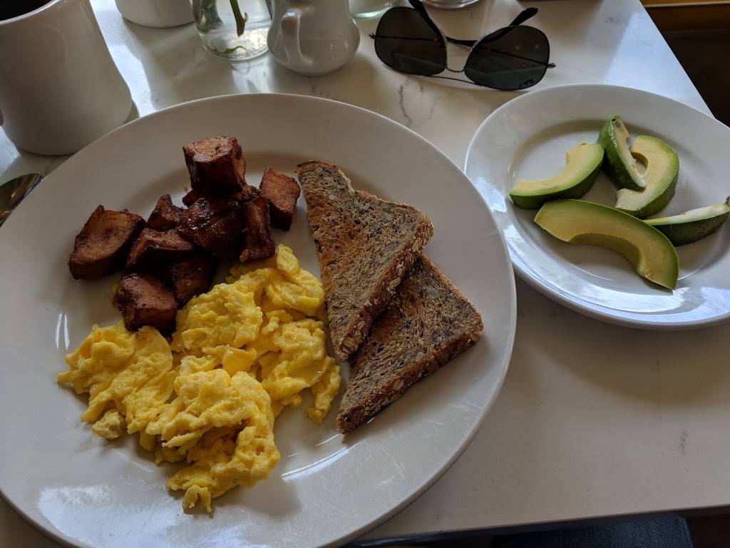 Lizs Cafe Anybodys Bar | restaurant | 31 Bradford St, Provincetown, MA 02657, USA | 5084139131 OR +1 508-413-9131