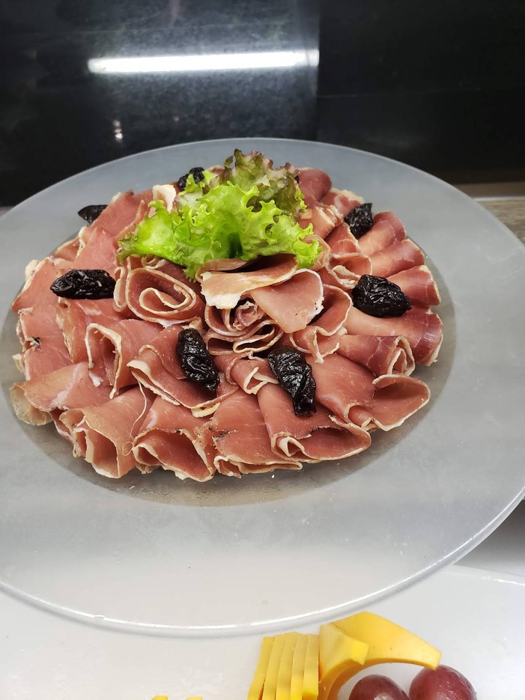 Paila & Leña | restaurant | 342 Washington St, Perth Amboy, NJ 08861, USA | 7326616000 OR +1 732-661-6000