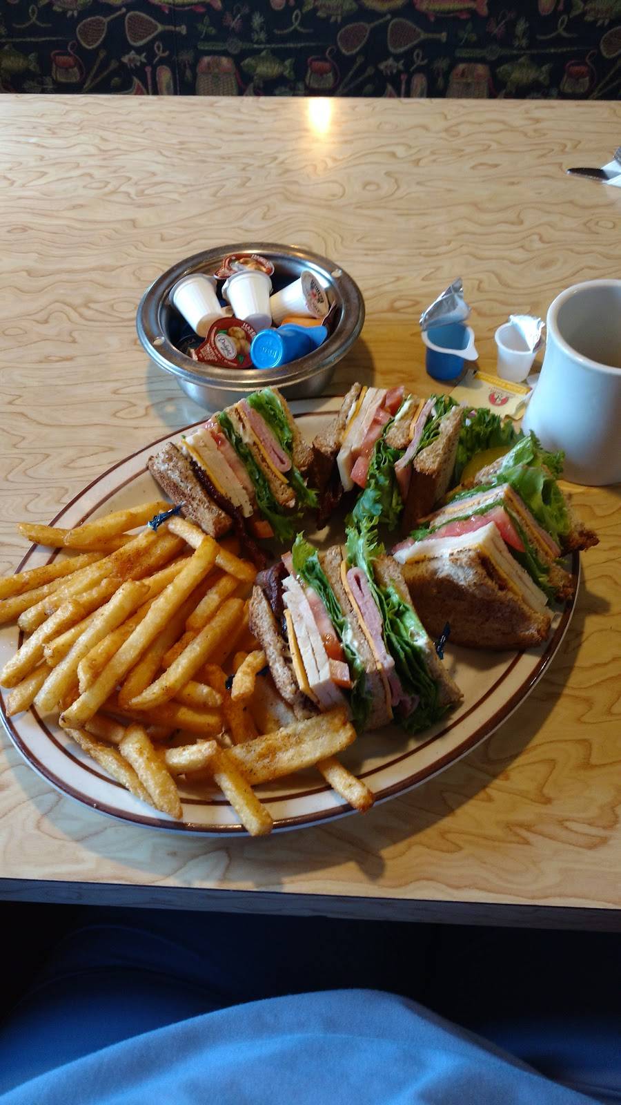 Seven Cafe And Grill | restaurant | 25 Shaw Ave, Clovis, CA 93612, USA | 5593221605 OR +1 559-322-1605