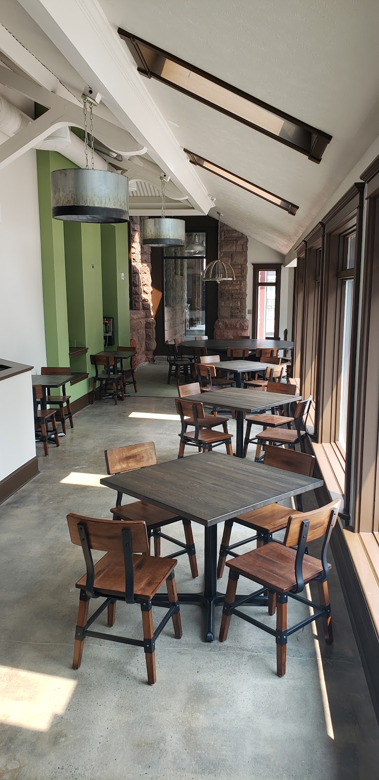 Track Ten Urban Kitchen | restaurant | 10 S Sierra Madre St, Colorado Springs, CO 80903, USA | 7194006951 OR +1 719-400-6951