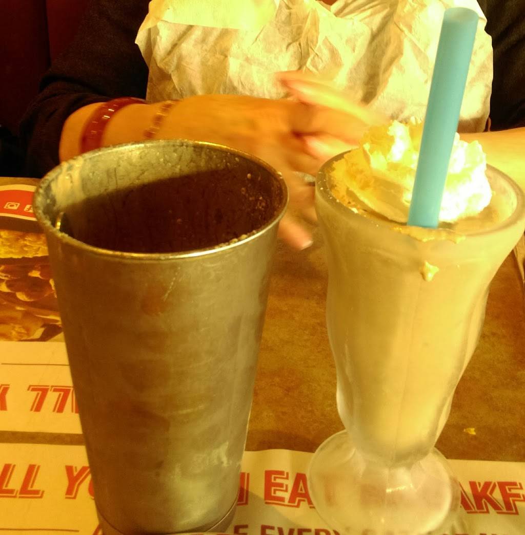 Novi Big Boy | restaurant | 20800 Haggerty Rd, Novi, MI 48375, USA | 2483482390 OR +1 248-348-2390