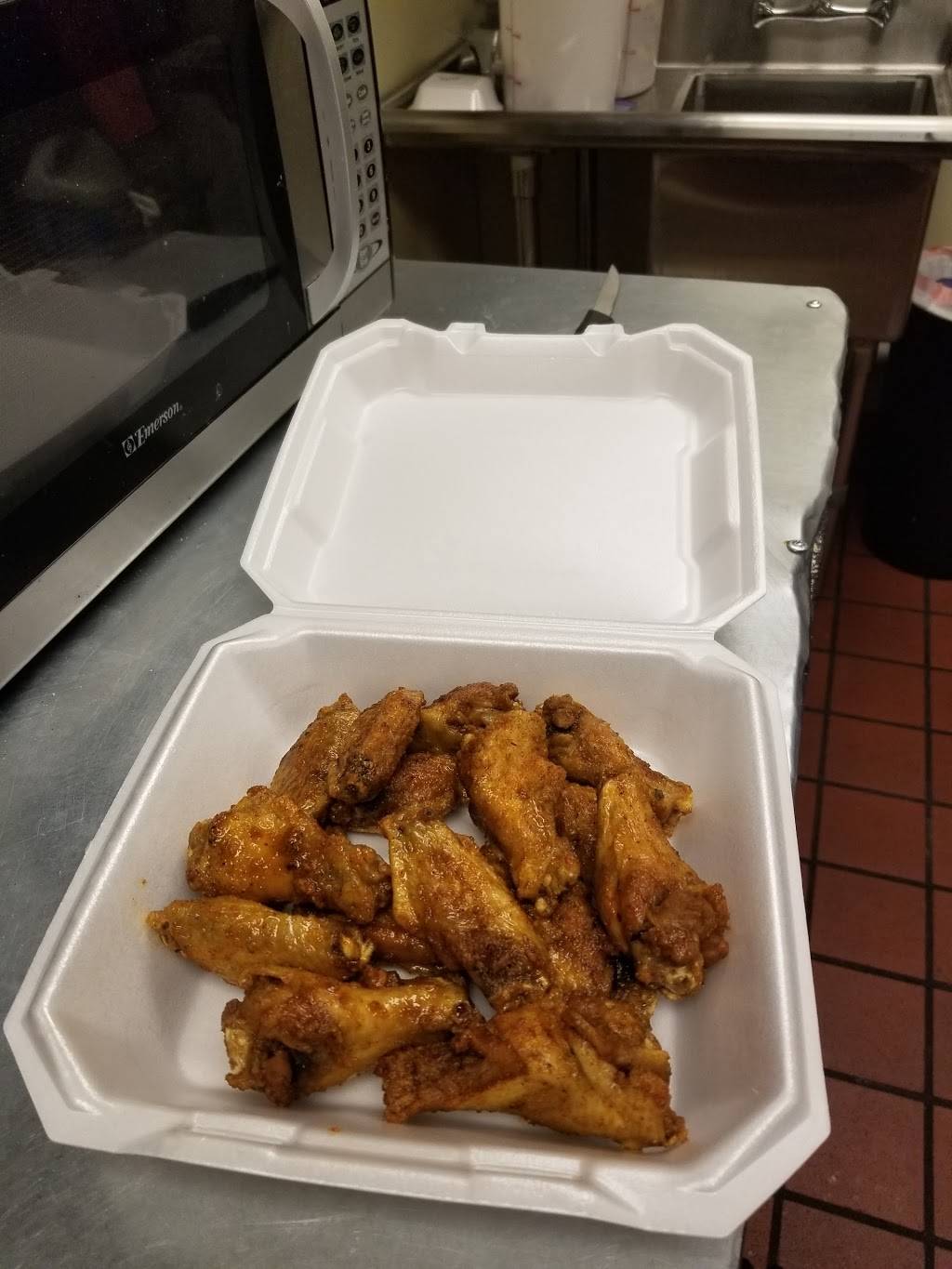 Wild Bills Buffalo Wings | restaurant | 390 N Circle Dr, Colorado Springs, CO 80909, USA | 7193445062 OR +1 719-344-5062