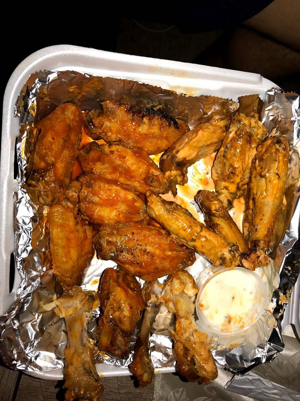 Good Land Wing Co. | restaurant | 2911 N Oakland Ave, Milwaukee, WI 53211, USA | 4143679886 OR +1 414-367-9886