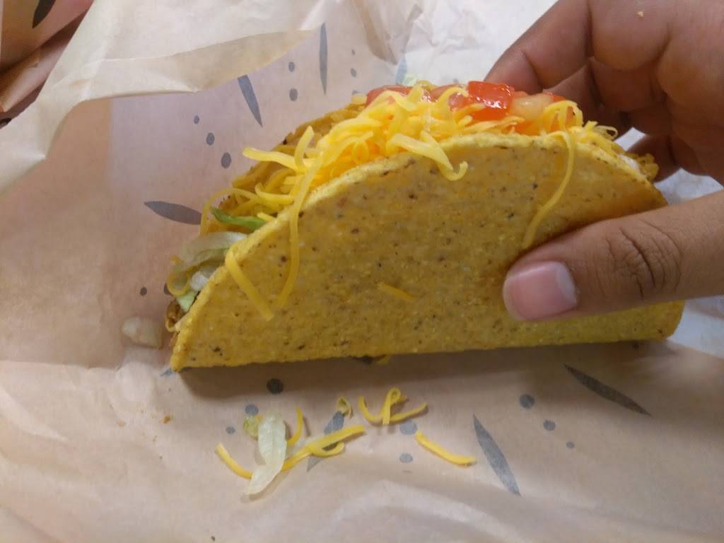 Del Taco | meal takeaway | 570 E Bromley Ln, Brighton, CO 80601, USA | 3036541186 OR +1 303-654-1186