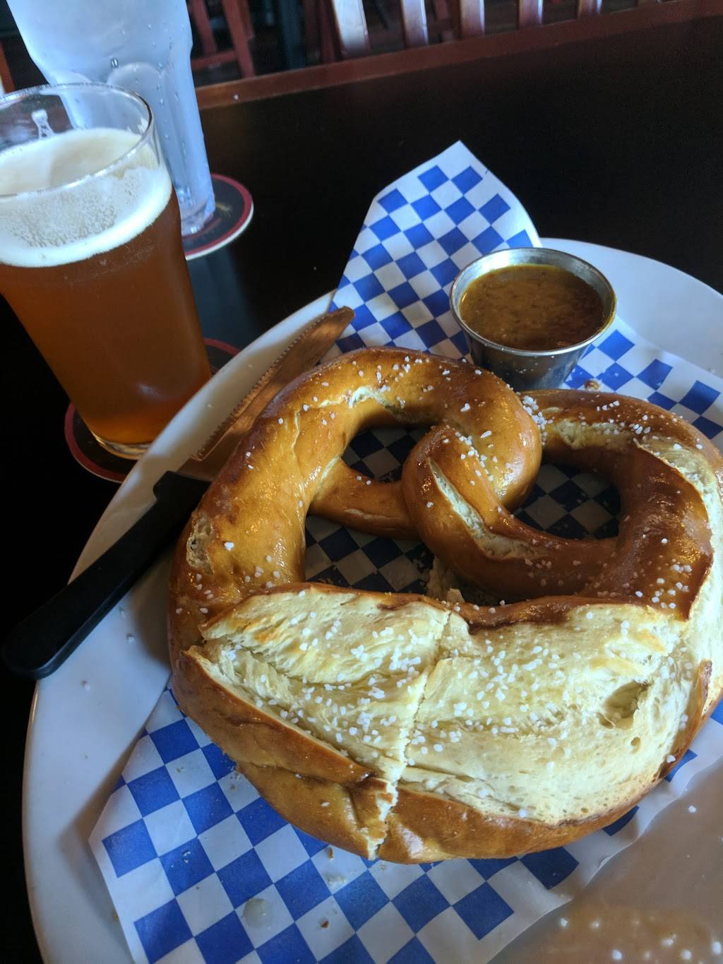 Elliott Bay Brewhouse & Pub | restaurant | 255 SW 152nd St, Burien, WA 98166, USA | 2062464211 OR +1 206-246-4211