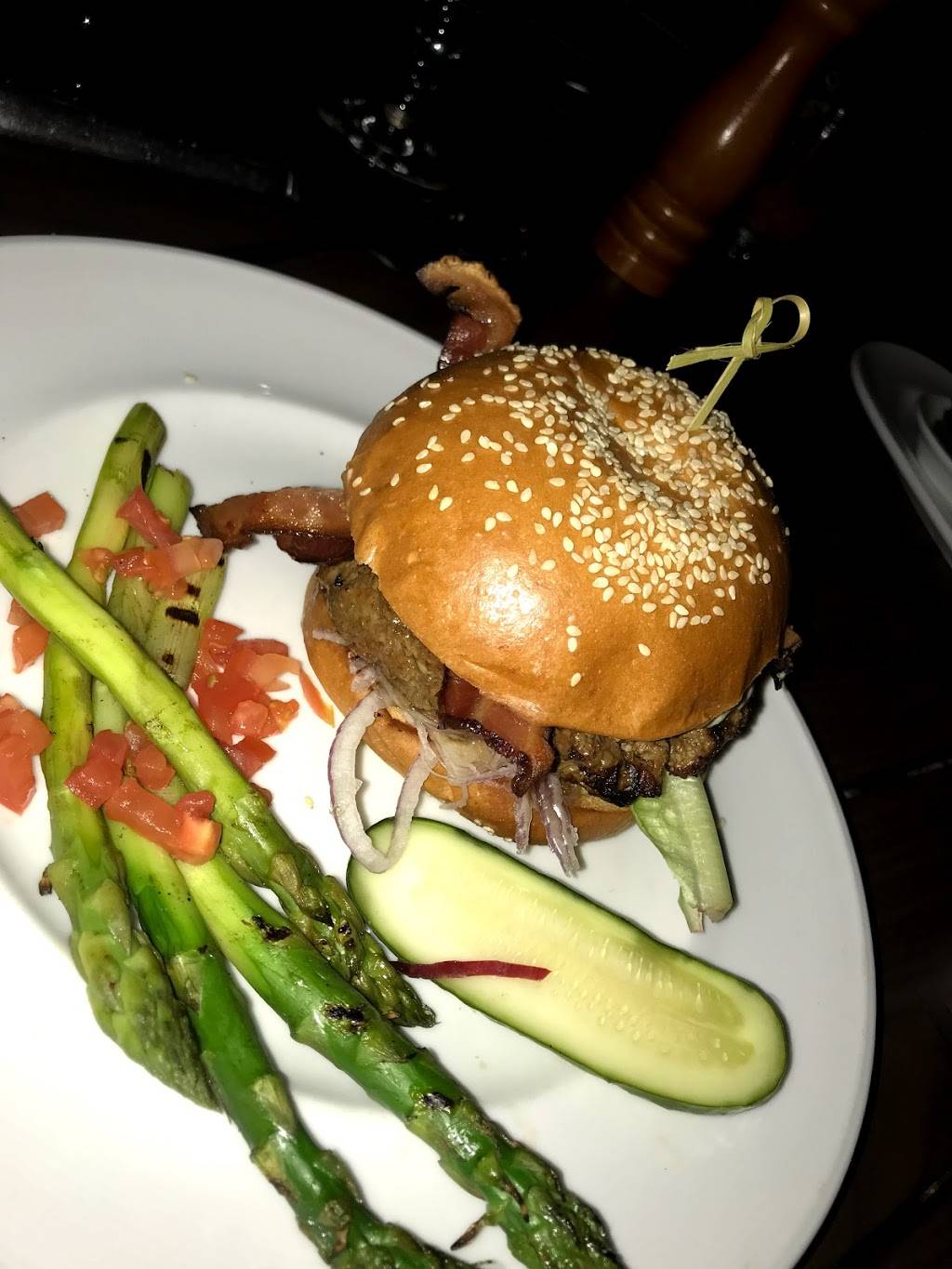 Marlows Tavern | restaurant | 352 Mike Roberto Way, Oviedo, FL 32765, USA | 4075421475 OR +1 407-542-1475