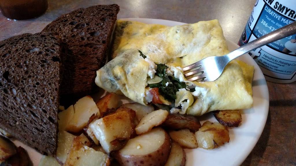 Golden Biscuit Inc | restaurant | 110 Faulkner St, New Smyrna Beach, FL 32168, USA | 3864090880 OR +1 386-409-0880