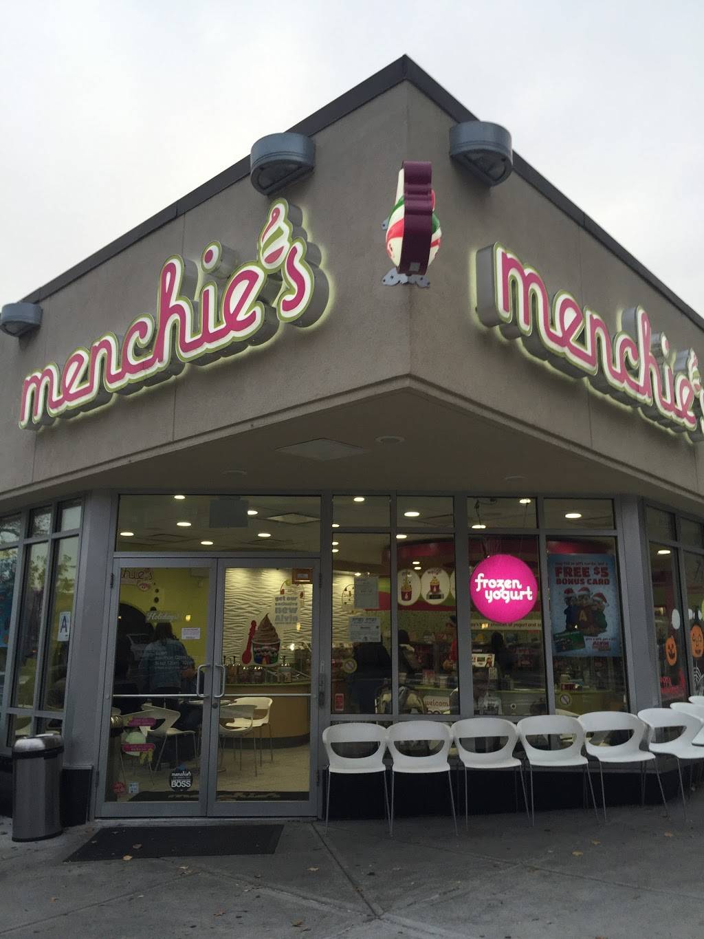 Menchies Frozen Yogurt | bakery | 3555 Johnson Ave, Bronx, NY 10463, USA | 7184322580 OR +1 718-432-2580