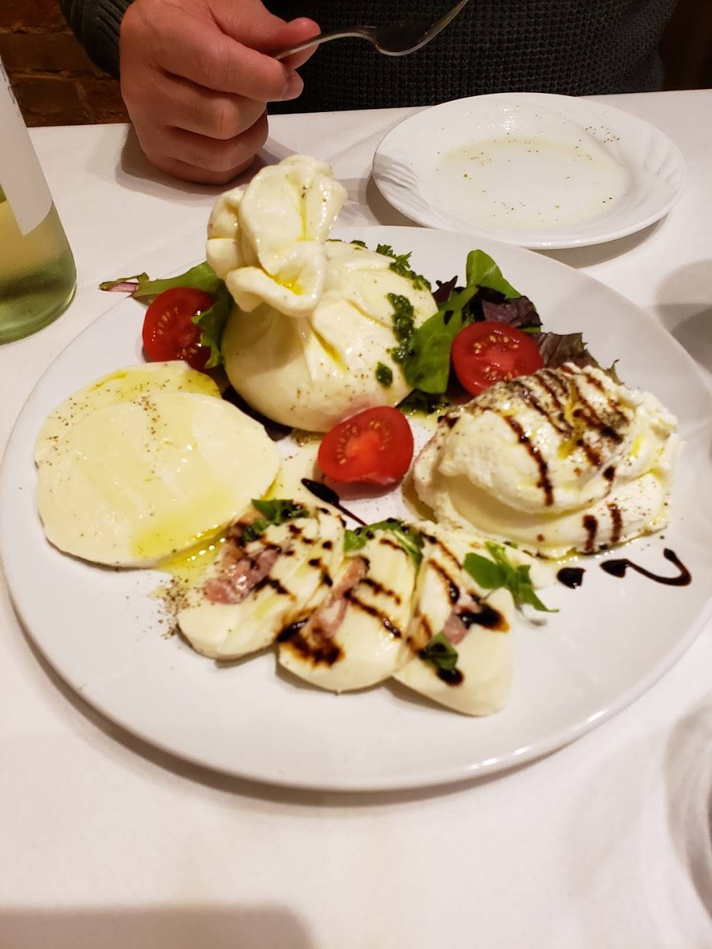 Catello’s Mozzarella Bar | restaurant | 103 E State St, Pendleton, IN 46064, USA | 3174985906 OR +1 317-498-5906