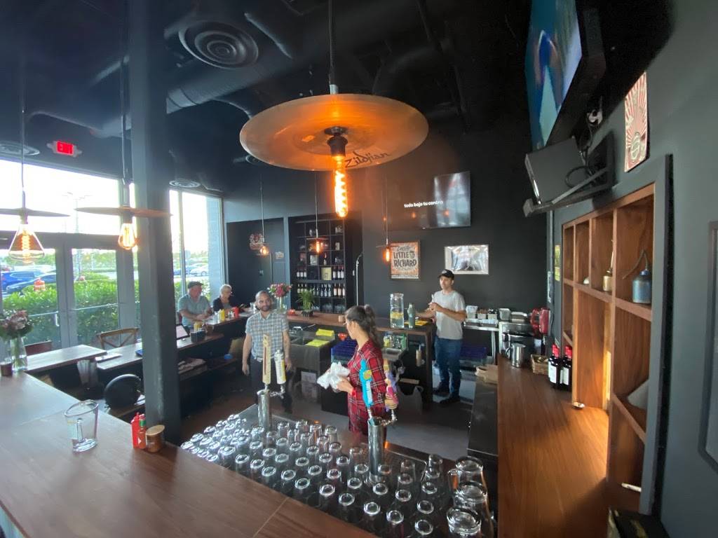 The Blues Burgers Hallandale Beach | restaurant | 801 N Federal Hwy Suite 109-110, Hallandale Beach, FL 33009, USA | 7542633294 OR +1 754-263-3294