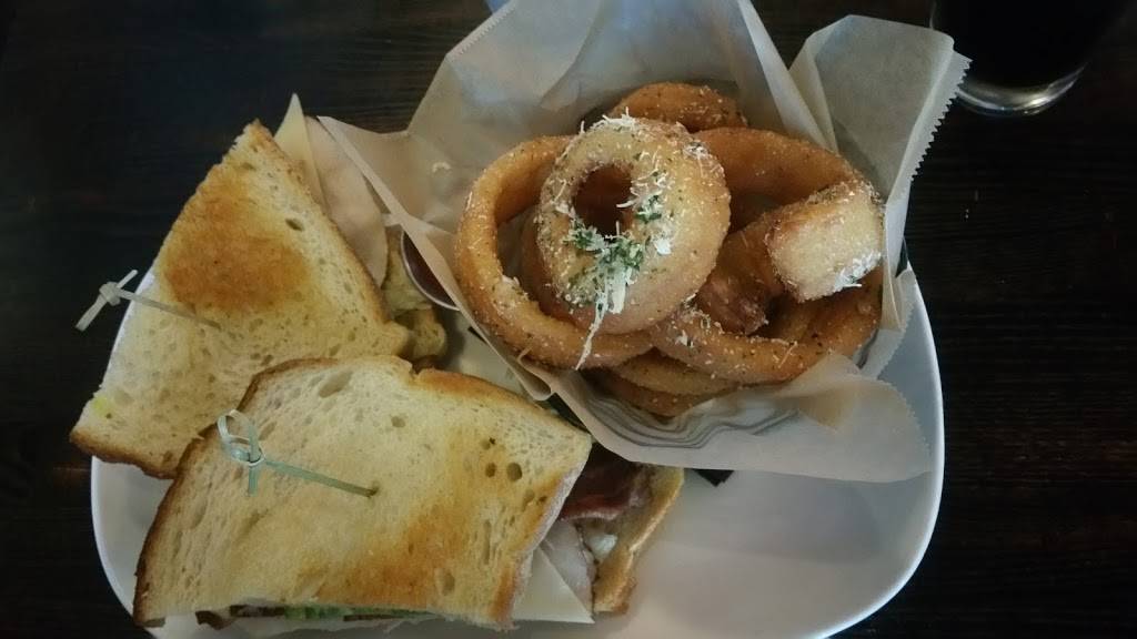 The Pint House | restaurant | 1547 W Katella Ave, Orange, CA 92867, USA | 7146337468 OR +1 714-633-7468