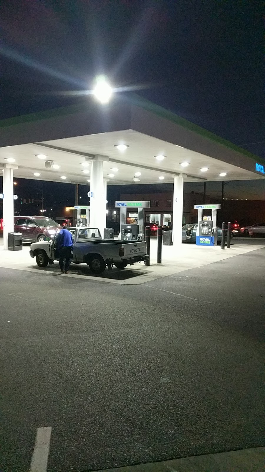 Royal Farms | meal takeaway | 101 N Salisbury Blvd, Salisbury, MD 21801, USA | 4107095105 OR +1 410-709-5105