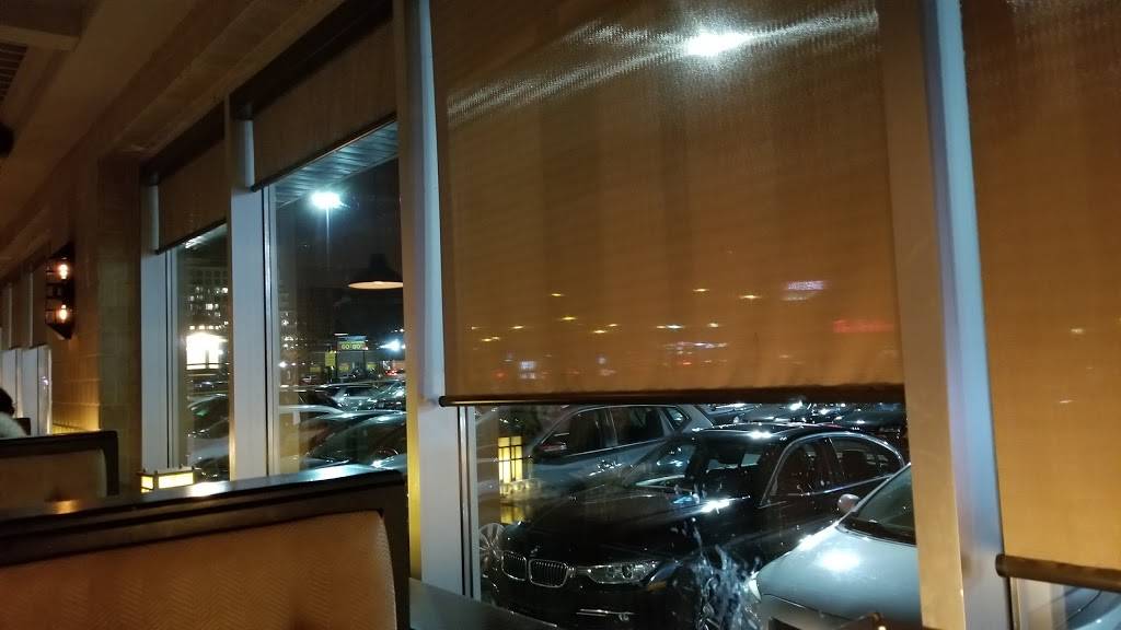 Bâton Rouge Steakhouse & Bar - Siège social | restaurant | 8210 Rte Transcanadienne, Saint-Laurent, QC H4S 1M5, Canada | 5143368885 OR +1 514-336-8885