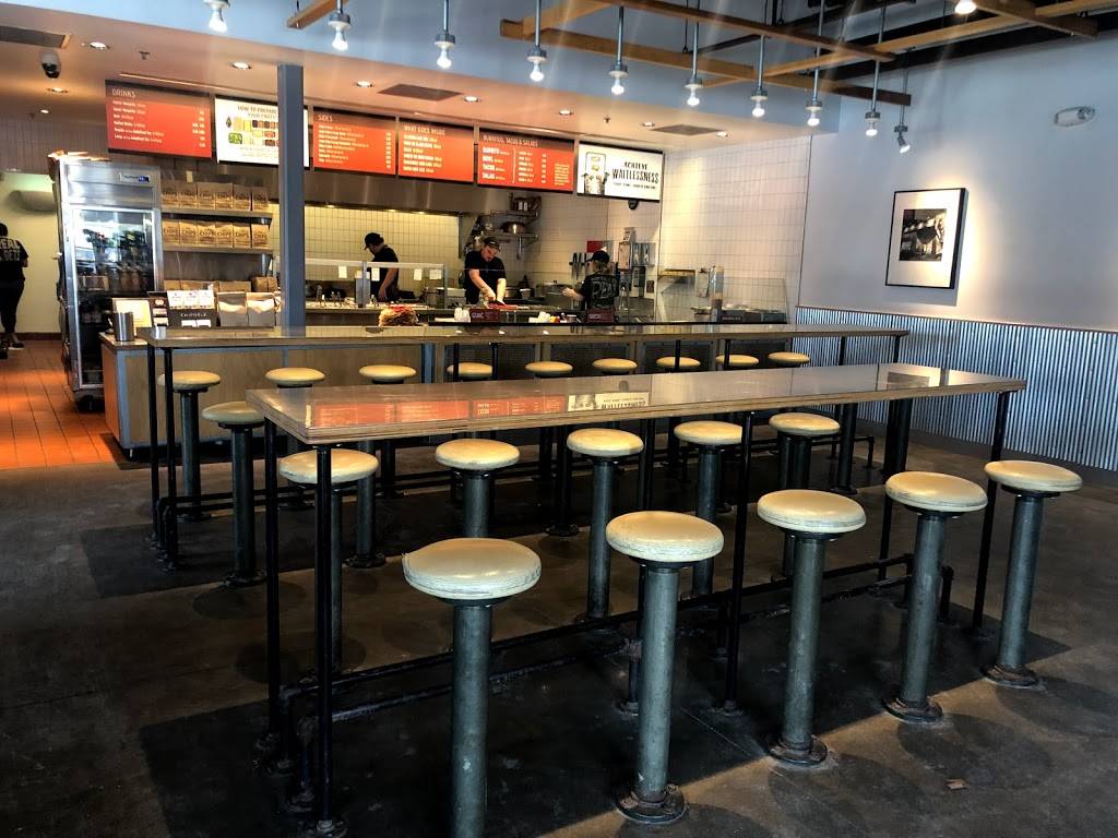 Chipotle Mexican Grill | restaurant | 1 W High St Ste 101, Oxford, OH 45056, USA | 5135236563 OR +1 513-523-6563