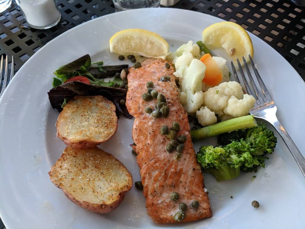 Harveys Central Grille | restaurant | 1340 W Towne Square Rd, Mequon, WI 53092, USA | 2622419589 OR +1 262-241-9589