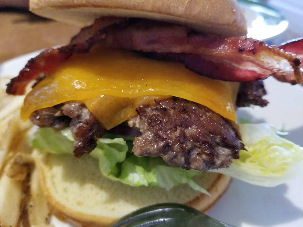 Applebees Grill + Bar | restaurant | 3100 Golf Rd, Delafield, WI 53018, USA | 2626462174 OR +1 262-646-2174