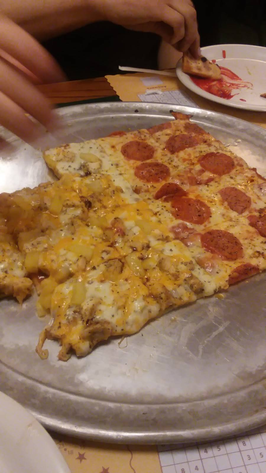 Monicals Pizza | restaurant | 900 S Court St, Tuscola, IL 61953, USA | 2172534749 OR +1 217-253-4749