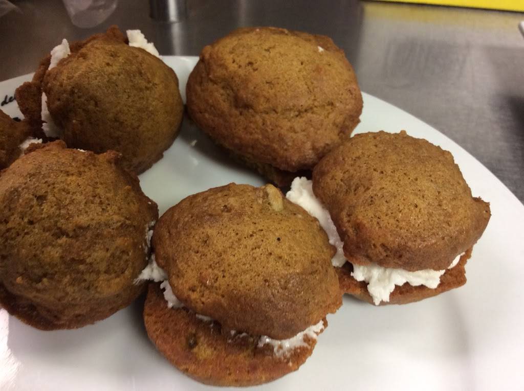 Dellas Cafe & Bistro | cafe | 608 Oakfield Dr, Brandon, FL 33511, USA | 8136843354 OR +1 813-684-3354