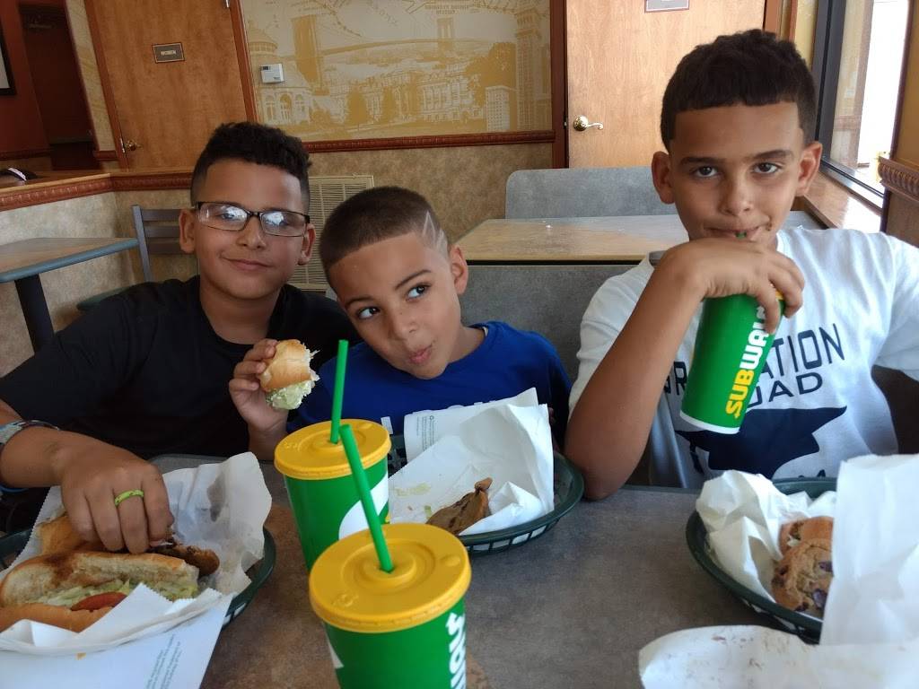 Subway | meal takeaway | 1313 Tilghman St, Allentown, PA 18102, USA | 6104345649 OR +1 610-434-5649