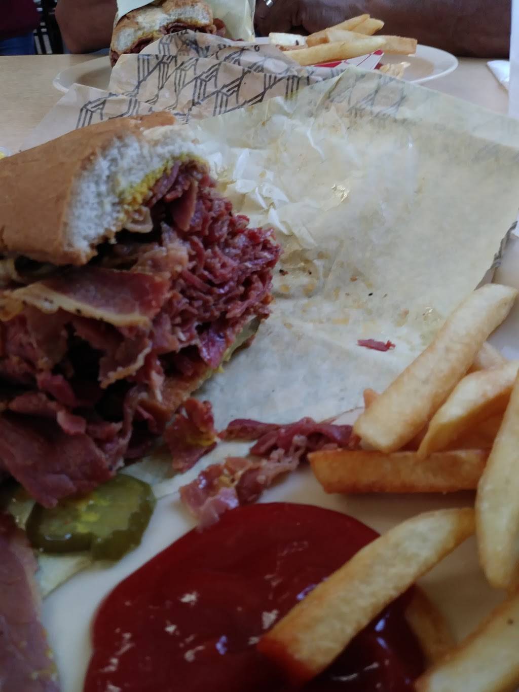 Vickys | restaurant | 8320 Limonite Ave, Riverside, CA 92509, USA | 9513608400 OR +1 951-360-8400