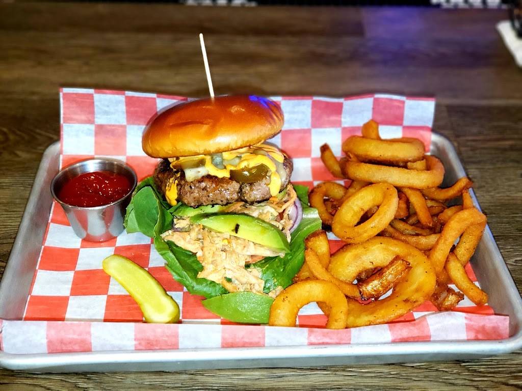 Retro Grub And Pub | restaurant | 87 Elizabeth St, Derby, CT 06418, USA | 4757775366 OR +1 475-777-5366